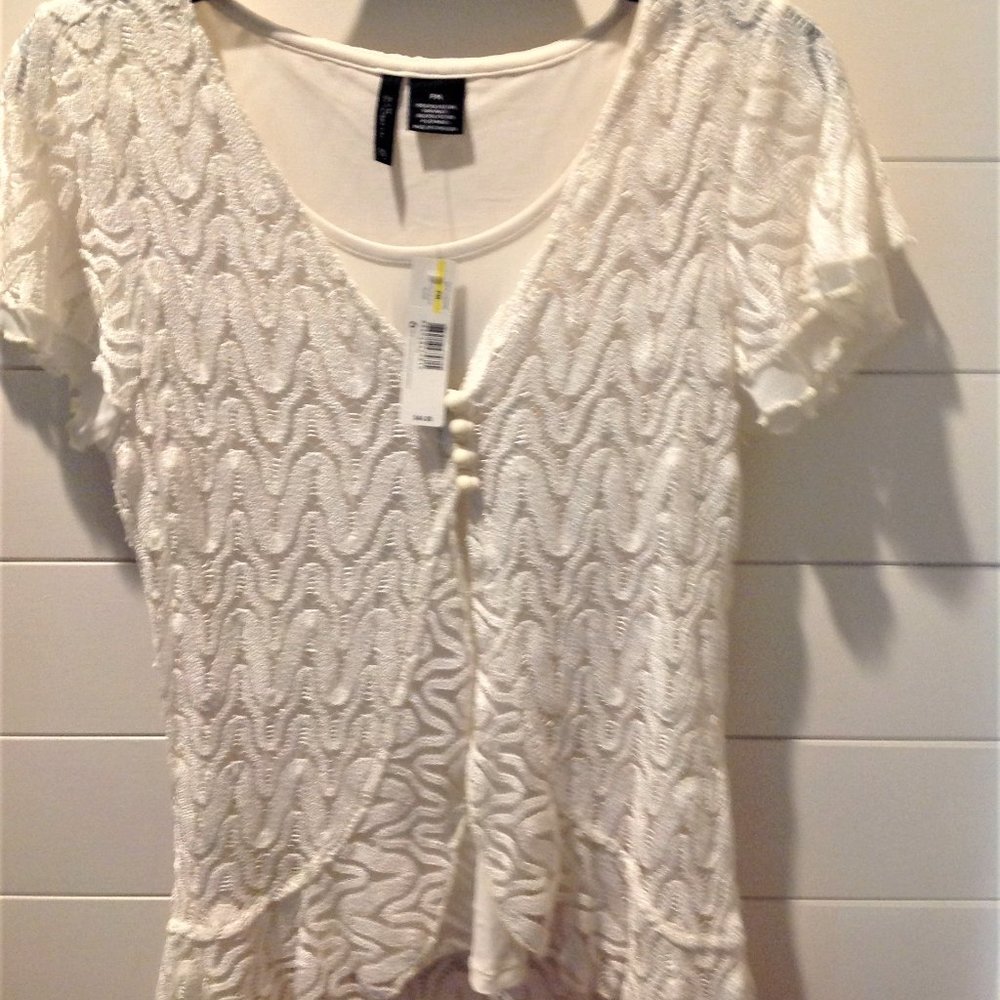 New Directions Petite Medium  Fully Lined Lacy Top